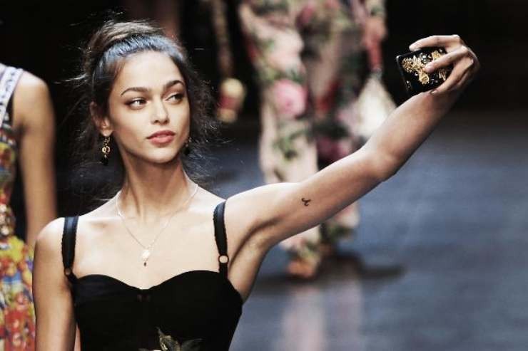 To selfie… or not to selfie? To selfie… or not to selfie?
