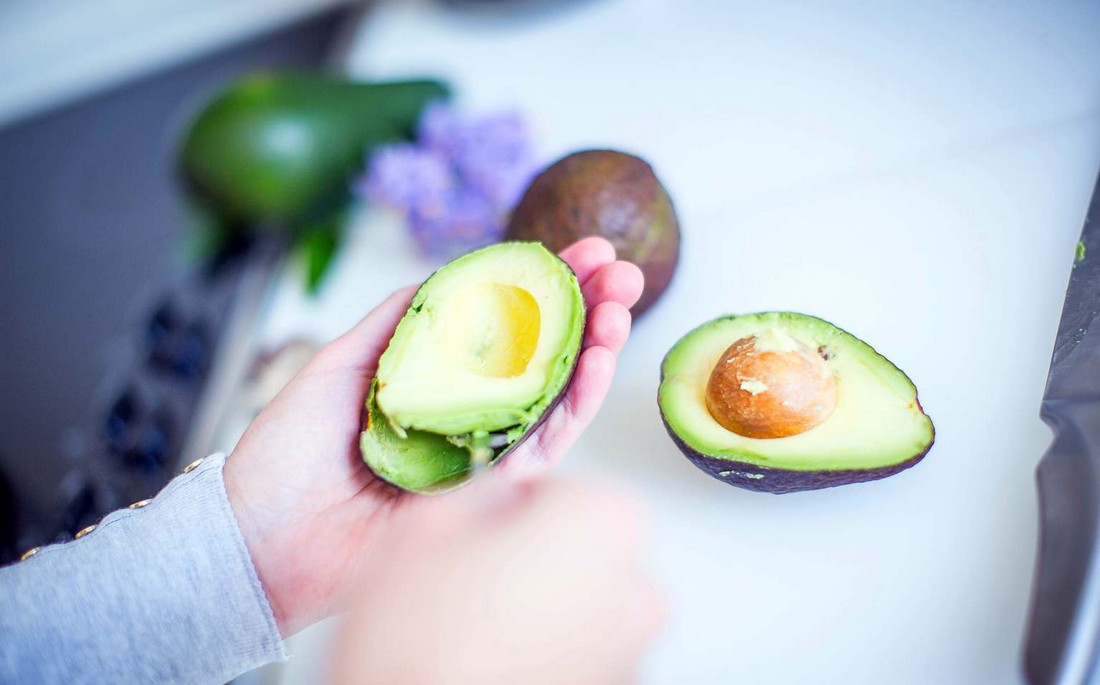 Avocado-mania: αξίζει το αβοκάντο μία θέση στη διατροφή σου; Avocado-mania: αξίζει το αβοκάντο μία θέση στη διατροφή σου;